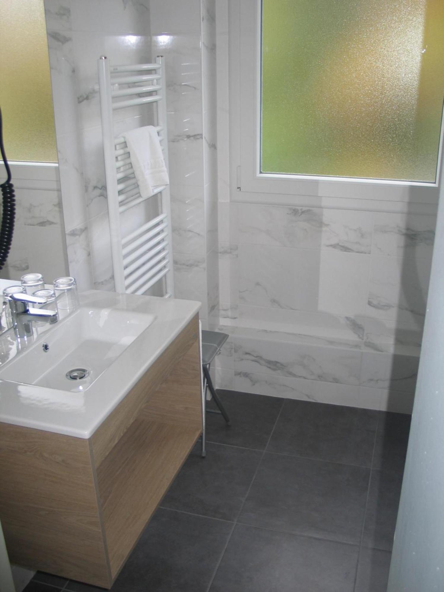 Hotel Astoria Saint-Etienne  Ngoại thất bức ảnh